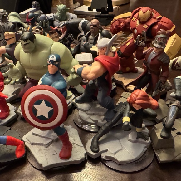 Lot of 46 Disney Infinity Collectible Game Figure Pieces - Like brand new!!! - Picture 4 of 13
